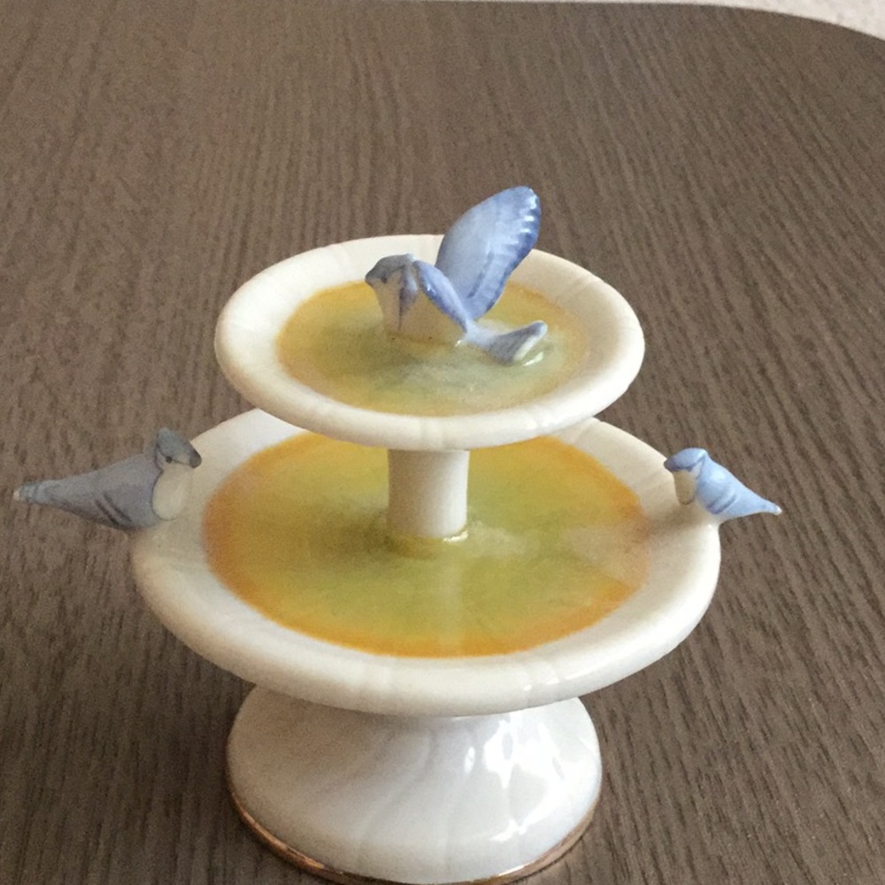 Lenox Secret Garden Birdbath figurine